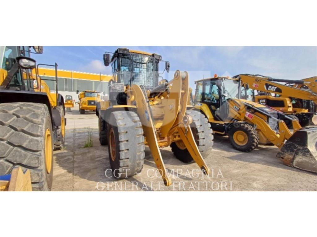 CAT 926M لوادر بعجل