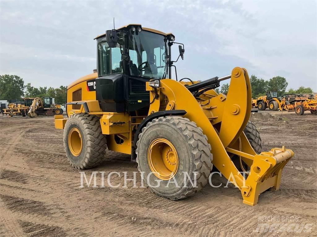 CAT 926M 3RQ لوادر بعجل