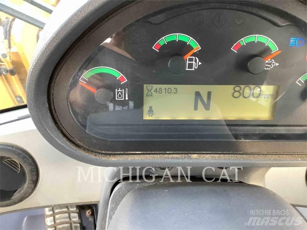 CAT 926M Q لوادر بعجل