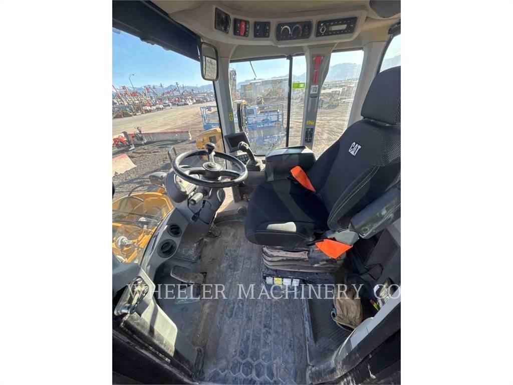 CAT 926M QC لوادر بعجل