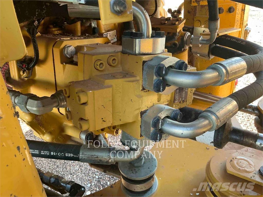 CAT 926MHL لوادر بعجل