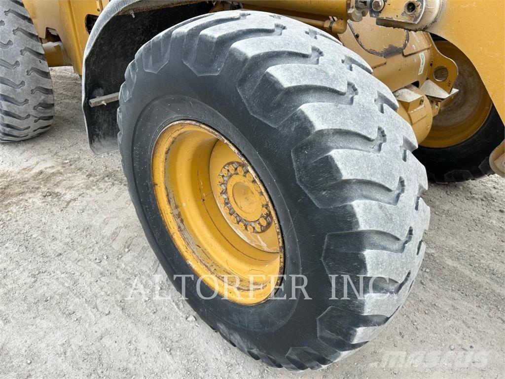 CAT 928G لوادر بعجل