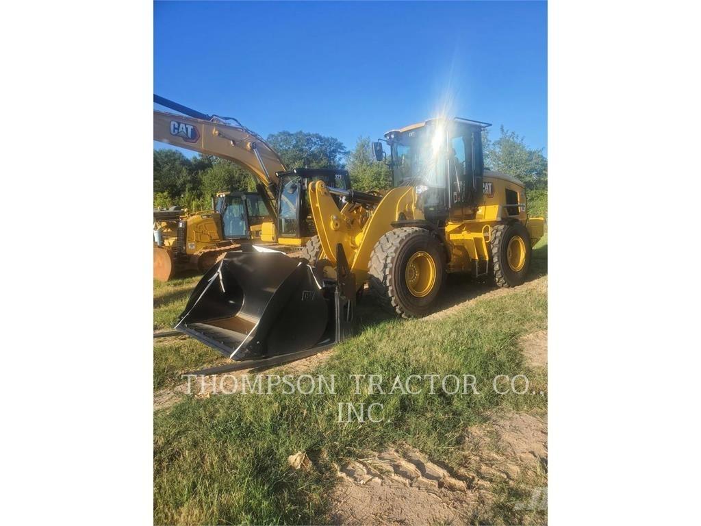 CAT 930 لوادر بعجل