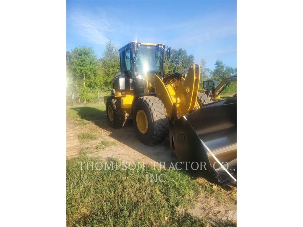 CAT 930 لوادر بعجل
