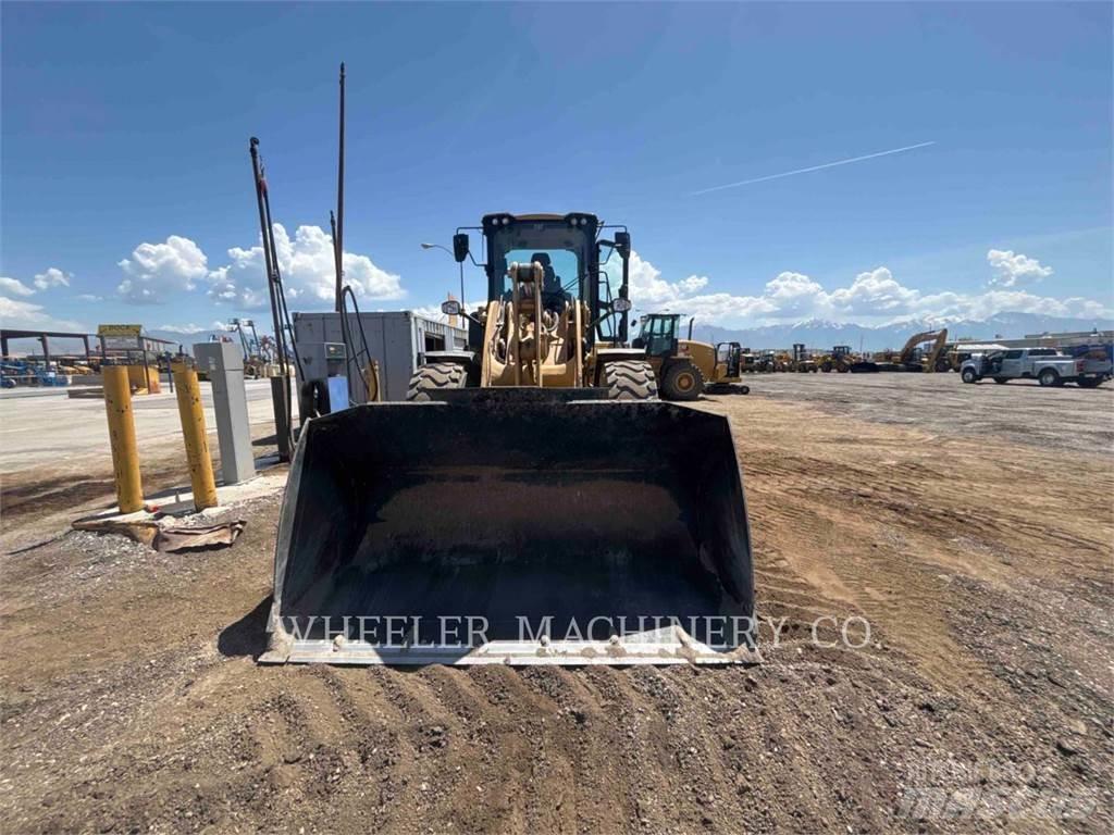 CAT 930 QC لوادر بعجل