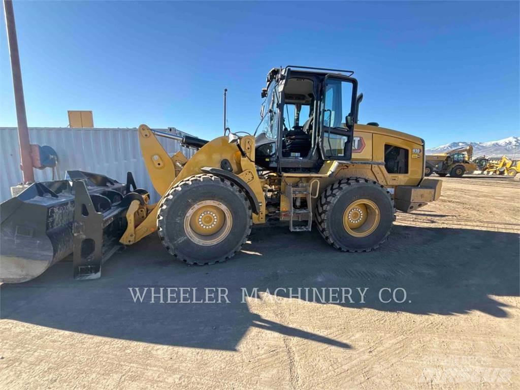 CAT 930 QC لوادر بعجل