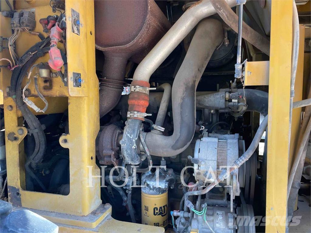 CAT 930G لوادر بعجل