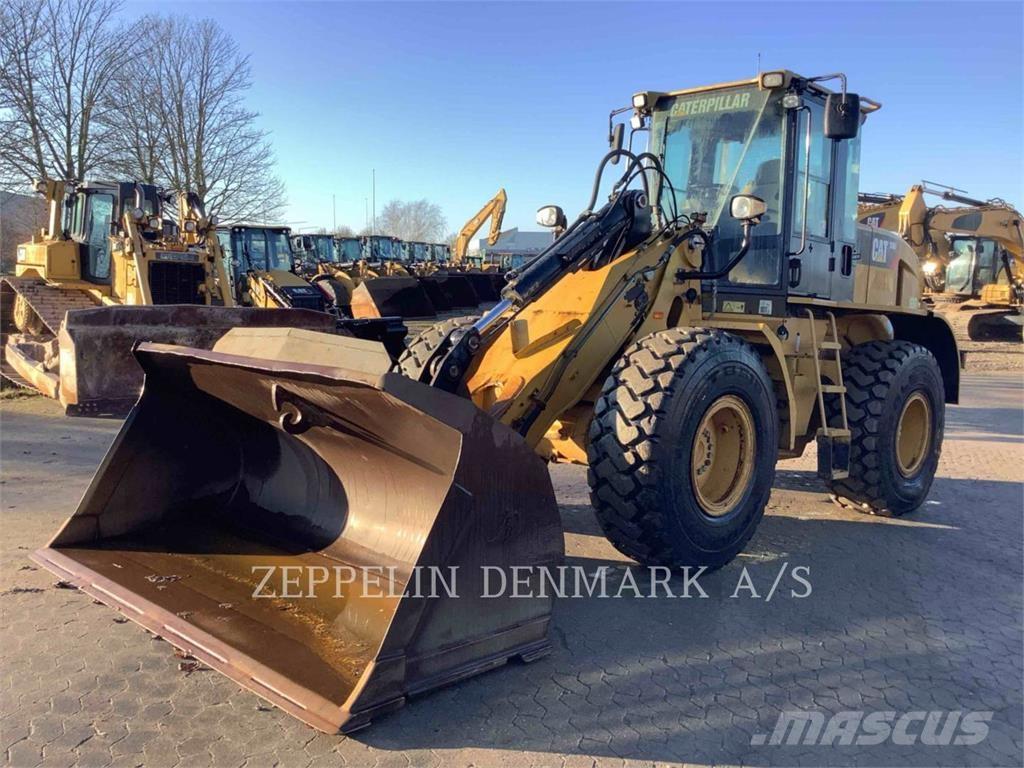 CAT 930H لوادر بعجل