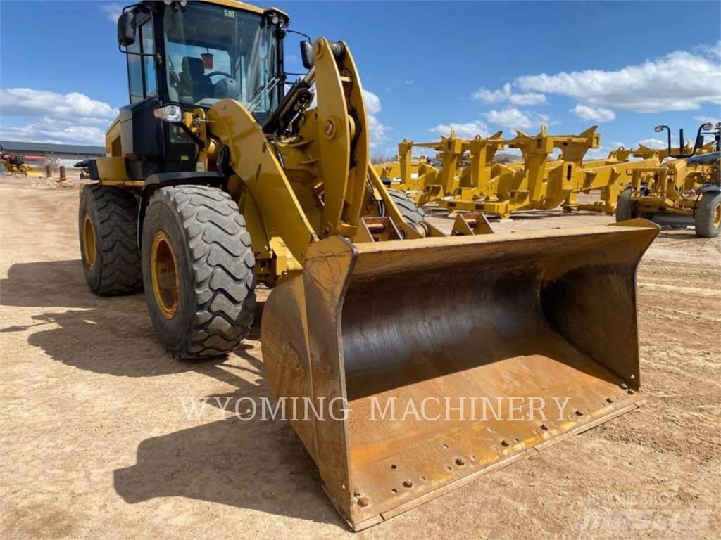 CAT 930K لوادر بعجل
