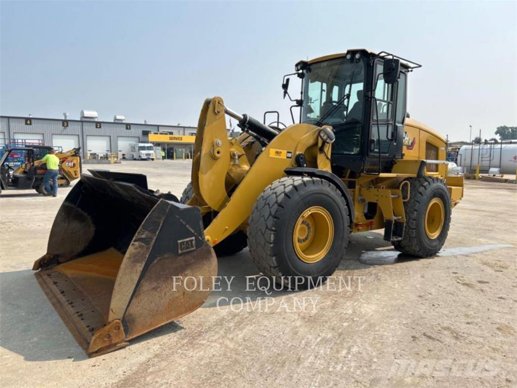 CAT 930M لوادر بعجل