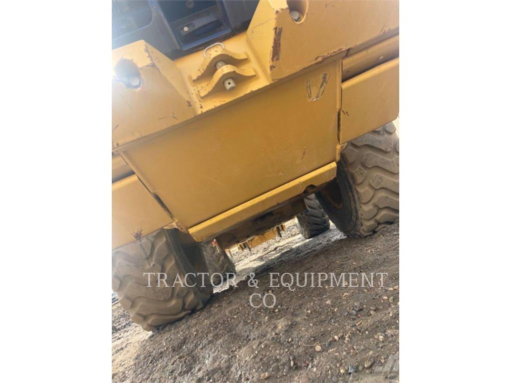 CAT 930M لوادر بعجل
