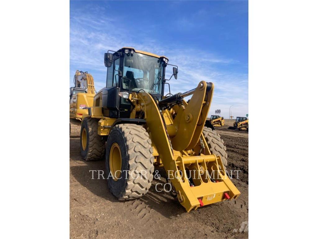 CAT 930M لوادر بعجل