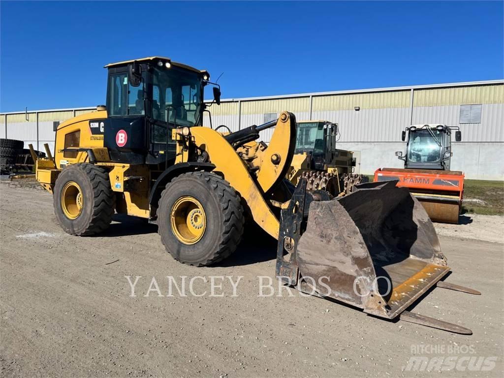 CAT 930M لوادر بعجل