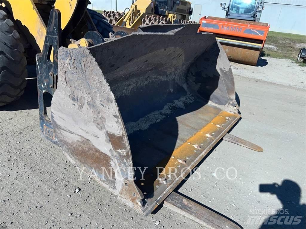 CAT 930M لوادر بعجل