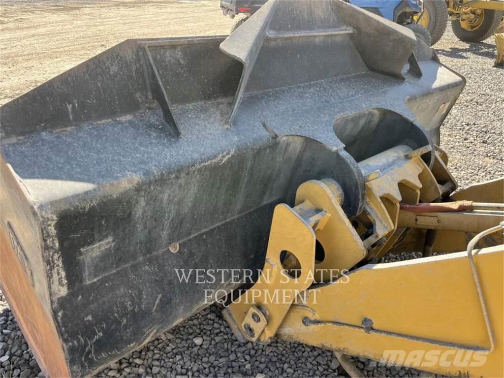 CAT 930M لوادر بعجل