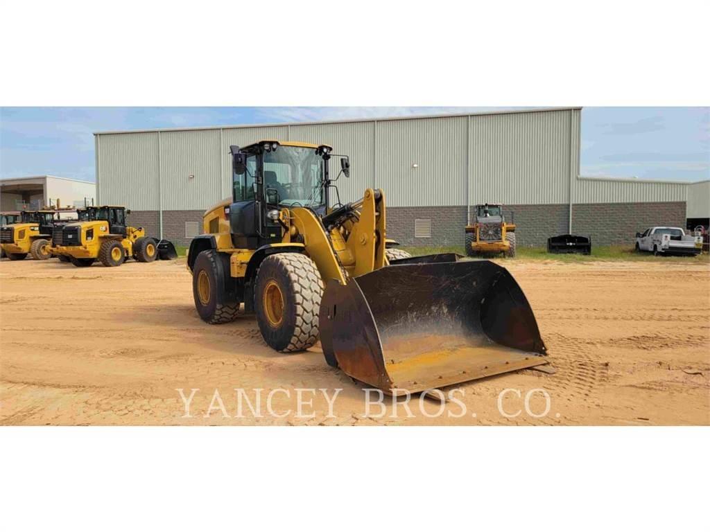CAT 930M لوادر بعجل