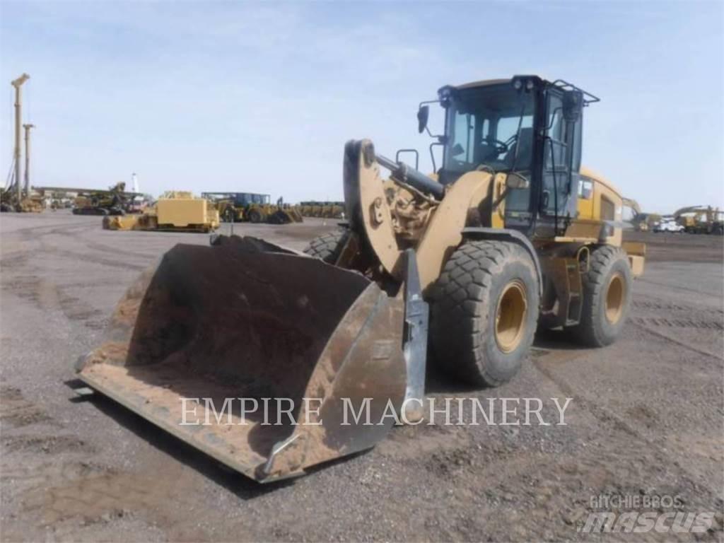 CAT 930M لوادر بعجل