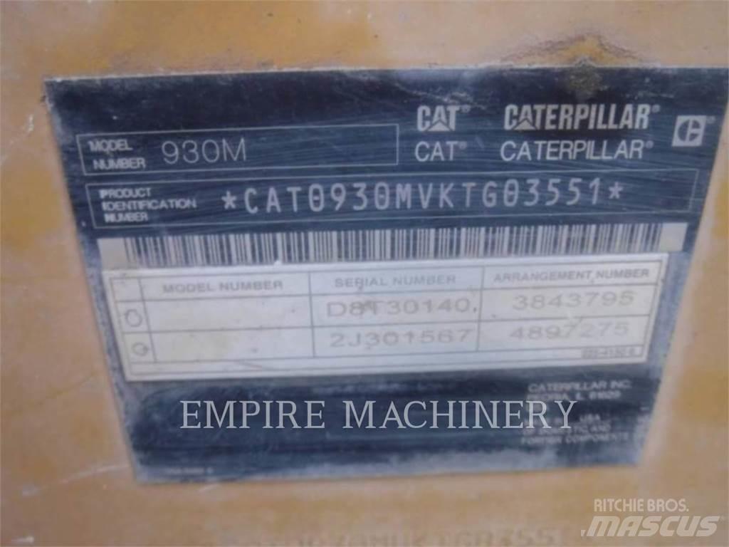CAT 930M لوادر بعجل