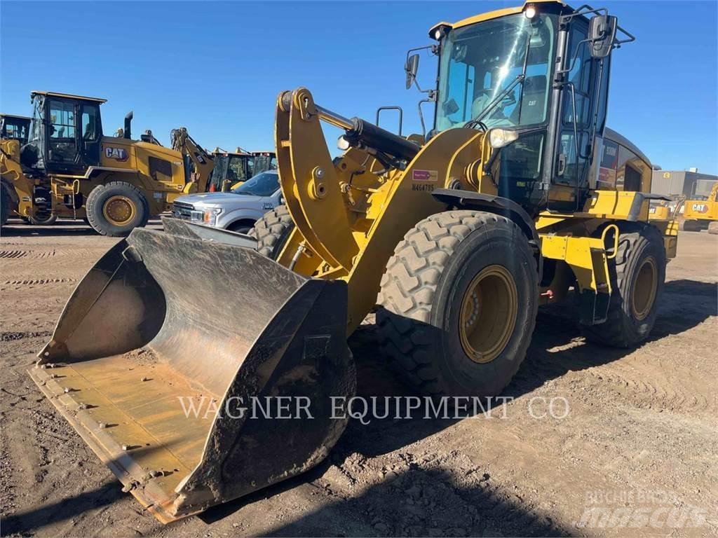 CAT 930M لوادر بعجل