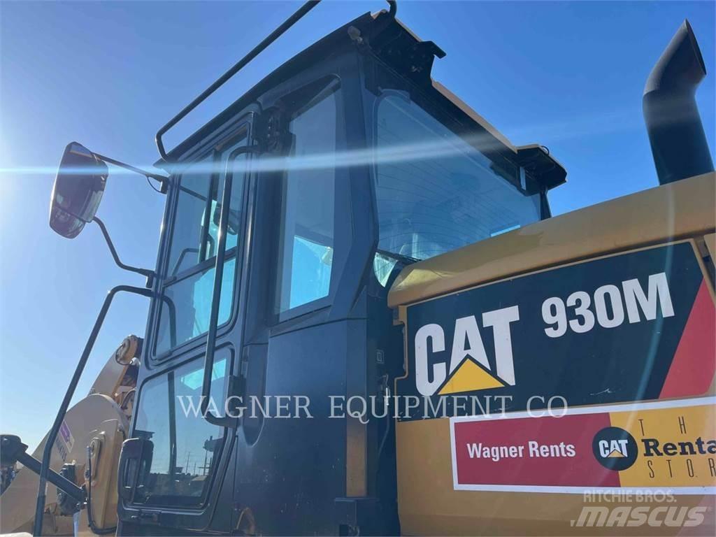 CAT 930M لوادر بعجل