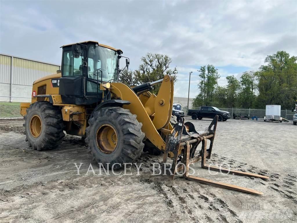 CAT 930M لوادر بعجل