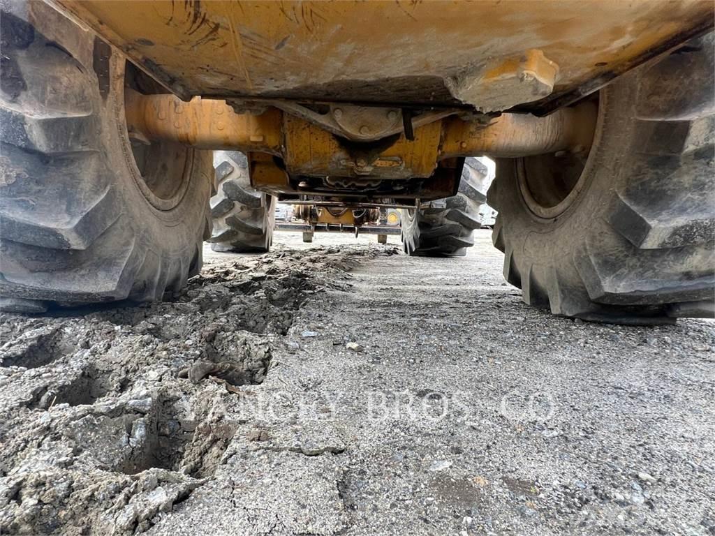 CAT 930M لوادر بعجل