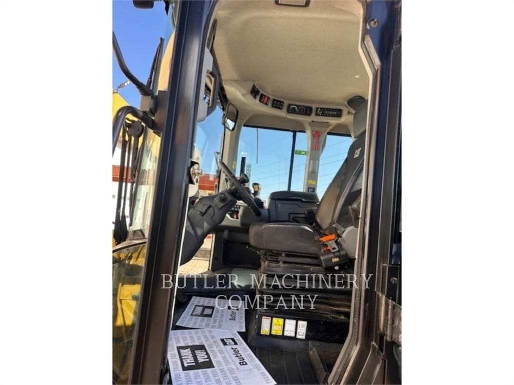 CAT 930M لوادر بعجل