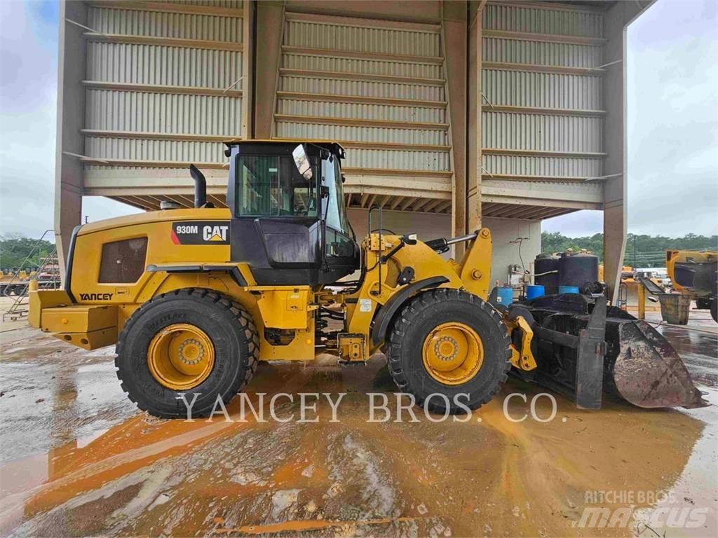CAT 930M لوادر بعجل