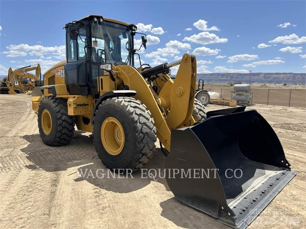 CAT 930M لوادر بعجل