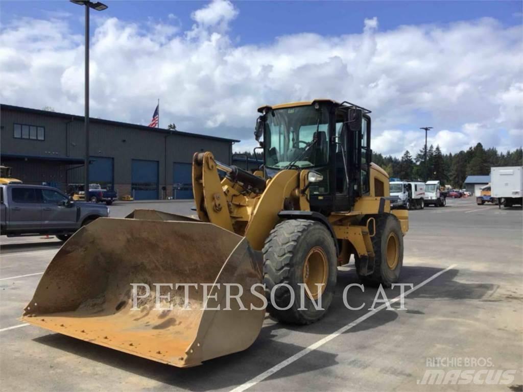 CAT 930M لوادر بعجل