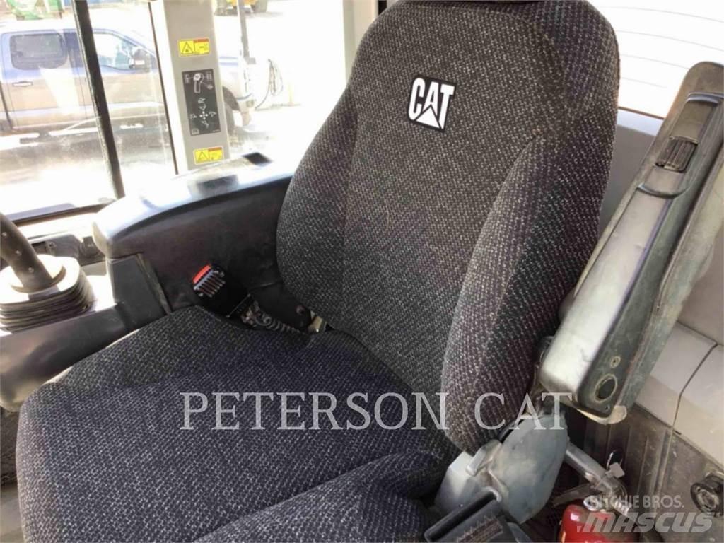 CAT 930M لوادر بعجل