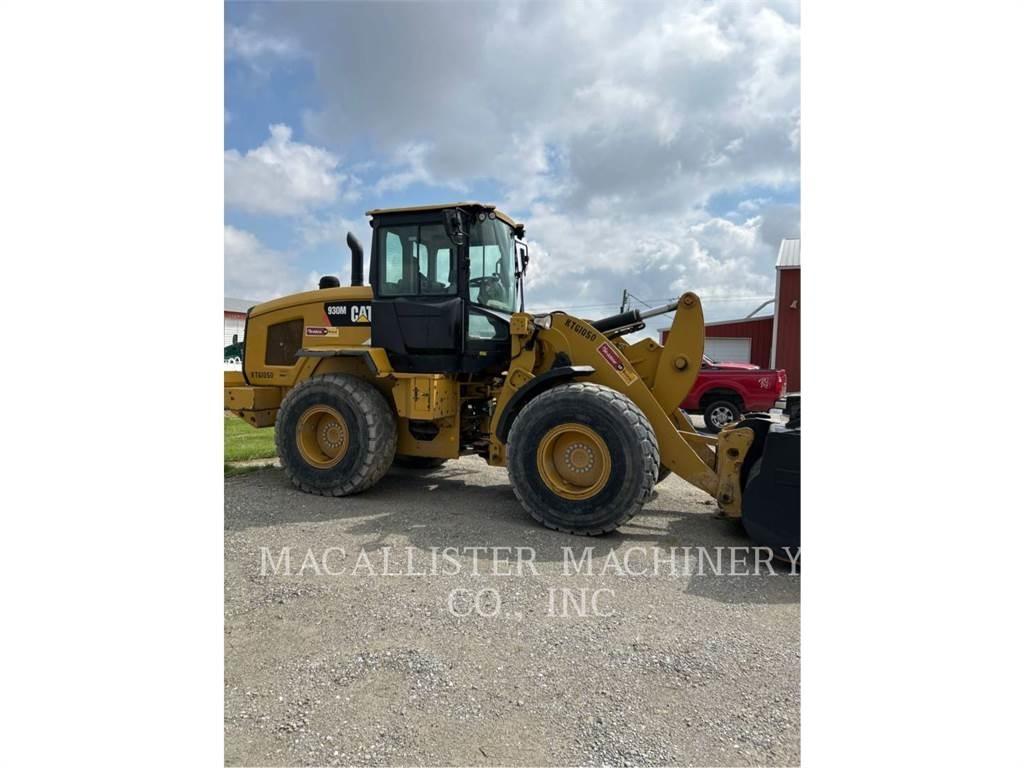 CAT 930M لوادر بعجل