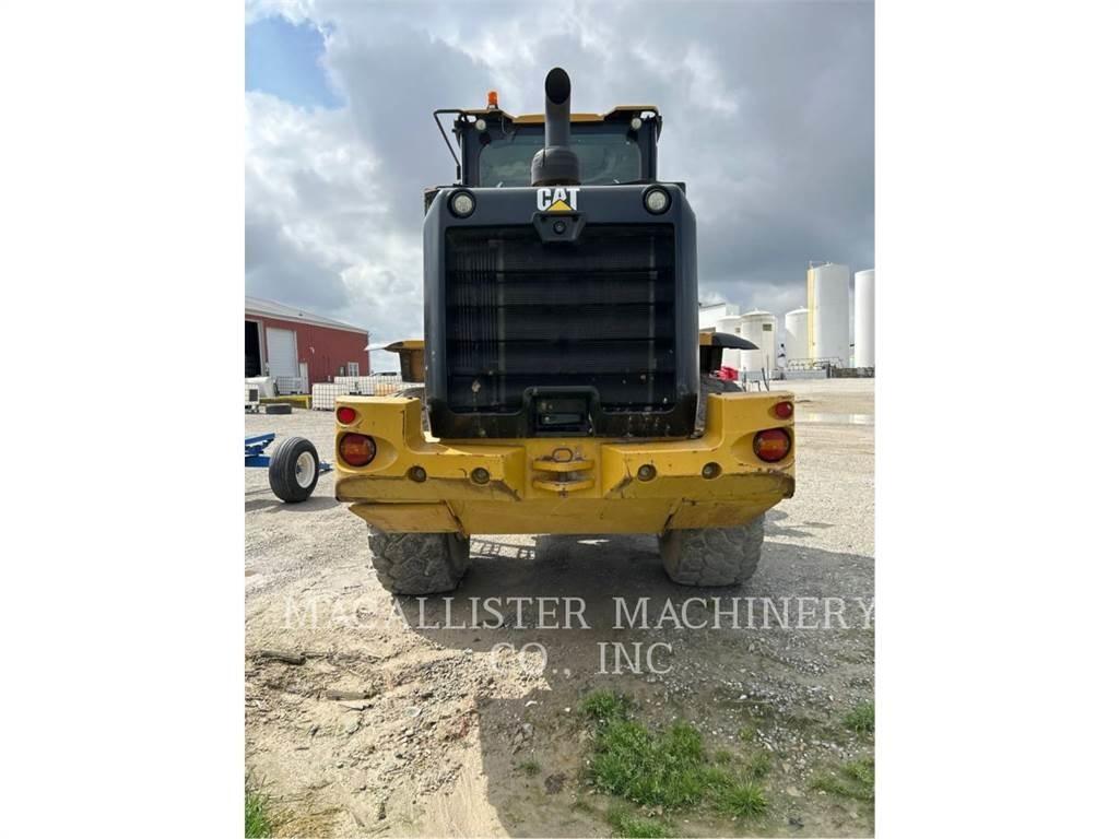 CAT 930M لوادر بعجل
