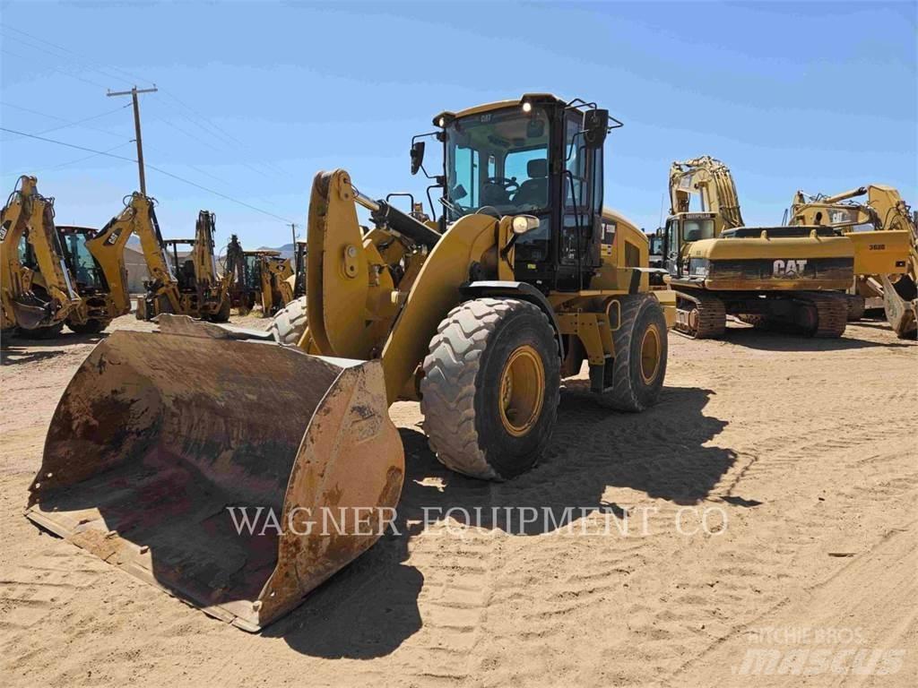 CAT 930M لوادر بعجل