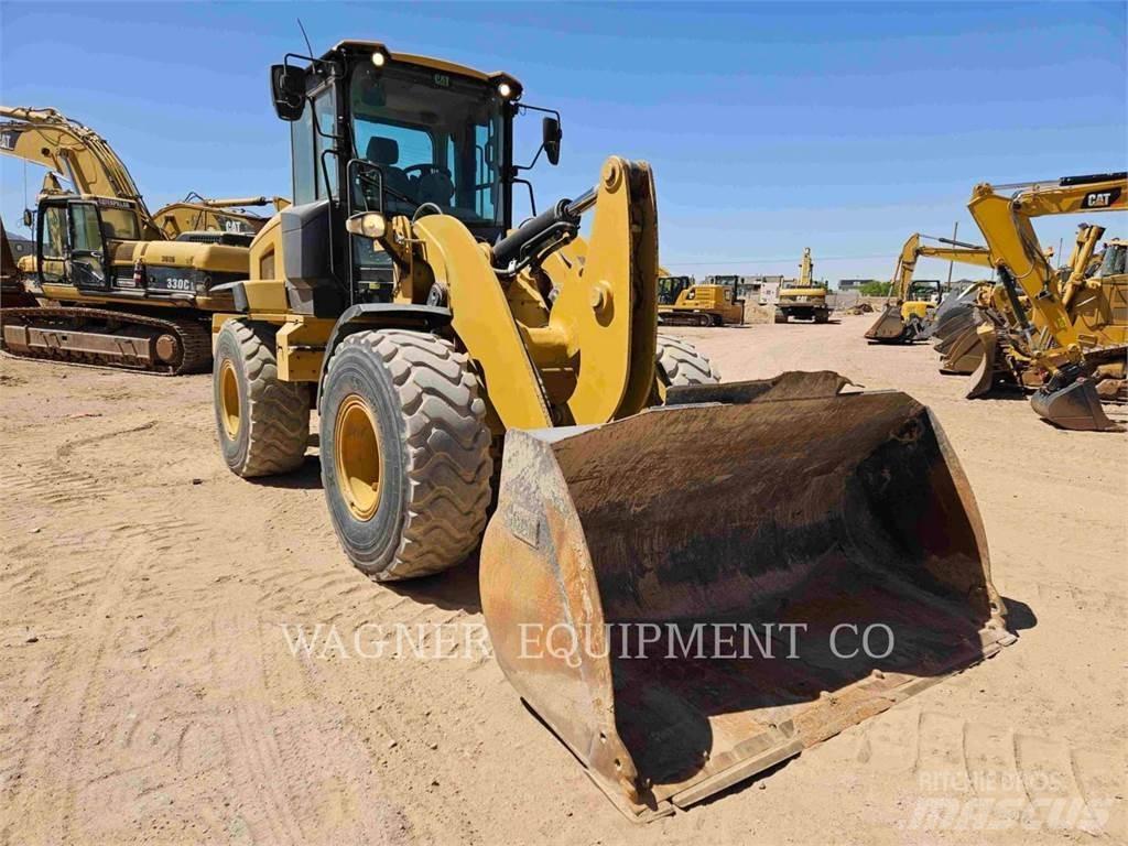 CAT 930M لوادر بعجل