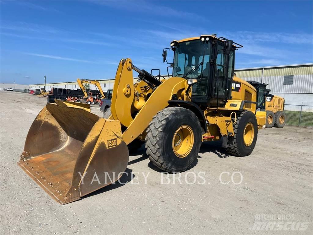 CAT 930M لوادر بعجل