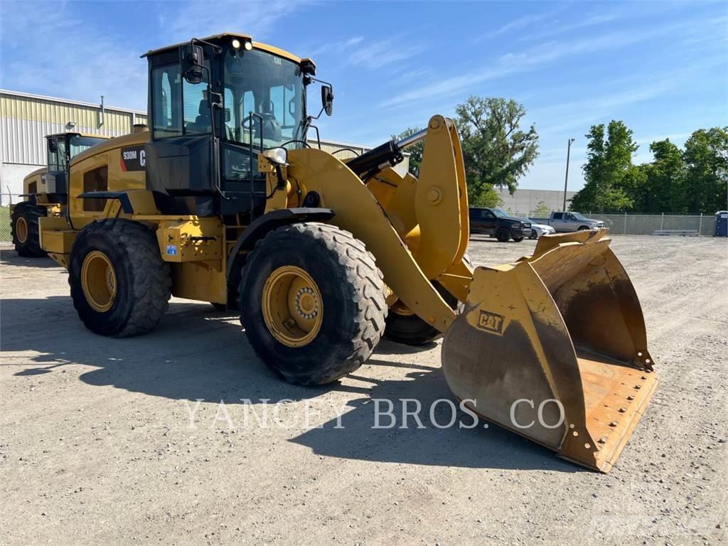CAT 930M لوادر بعجل