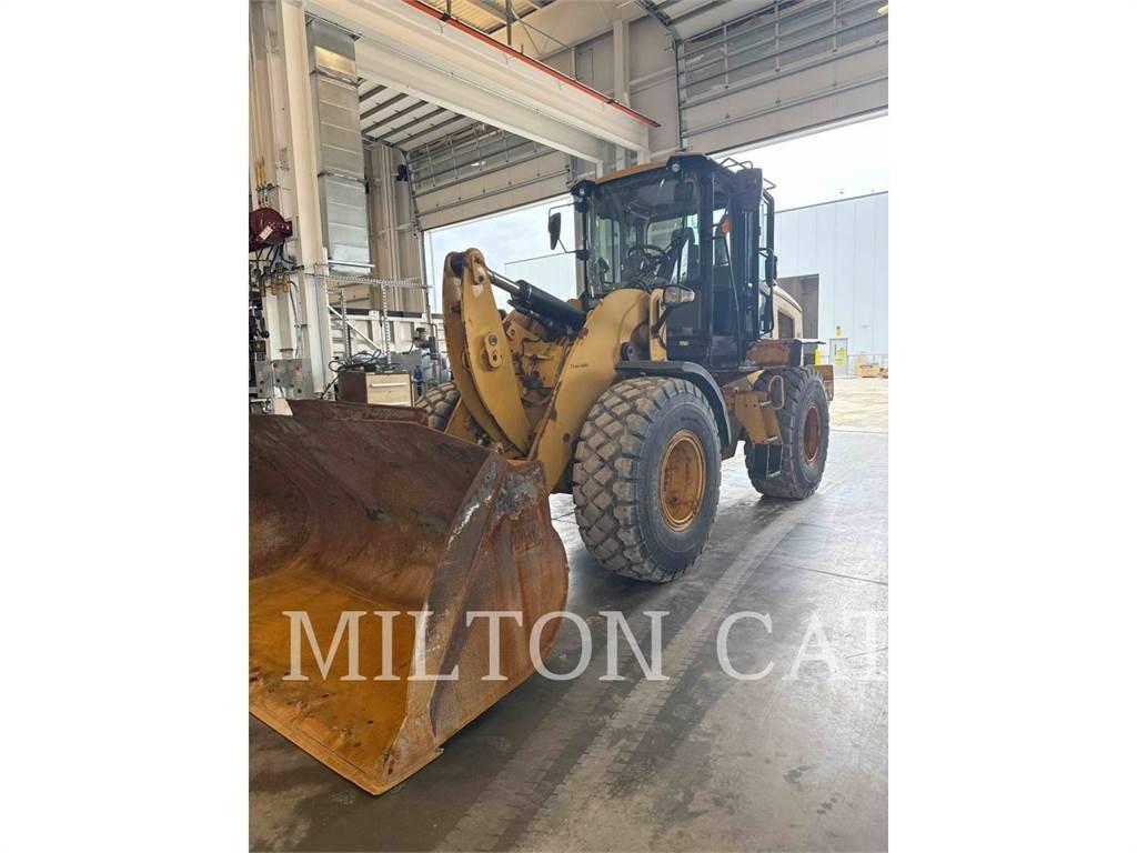 CAT 930M لوادر بعجل