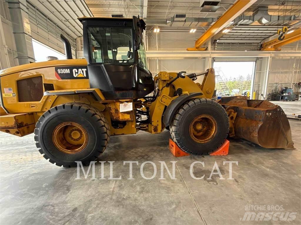 CAT 930M لوادر بعجل