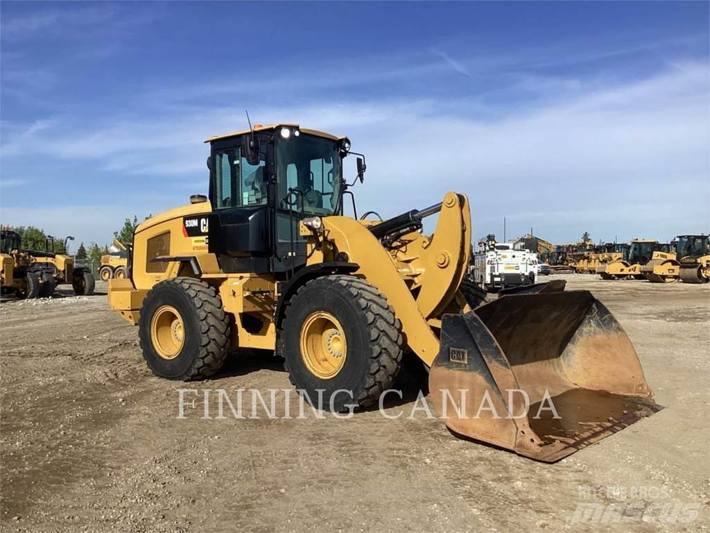 CAT 930M لوادر بعجل