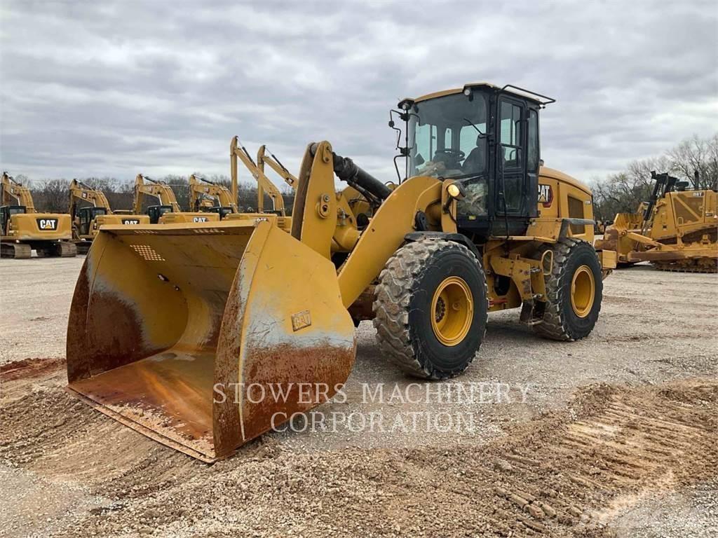 CAT 930M لوادر بعجل