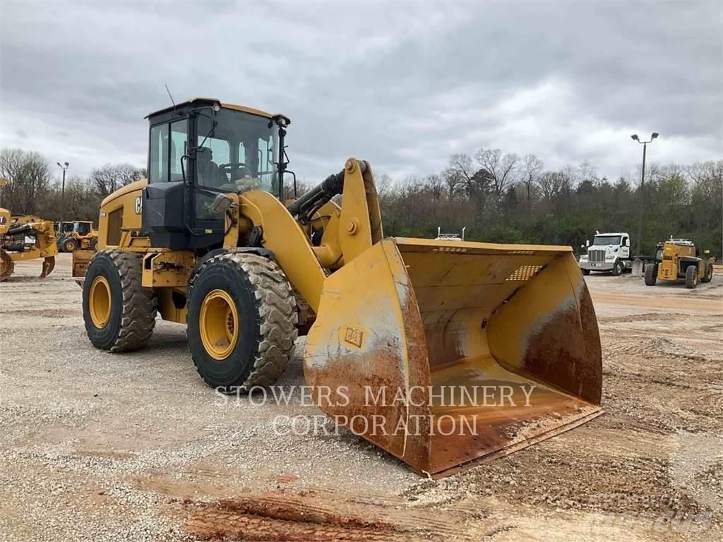 CAT 930M لوادر بعجل