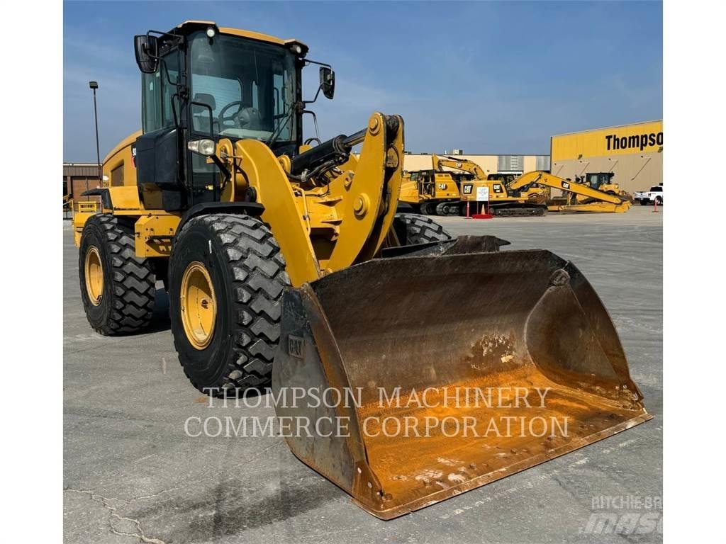 CAT 930M لوادر بعجل