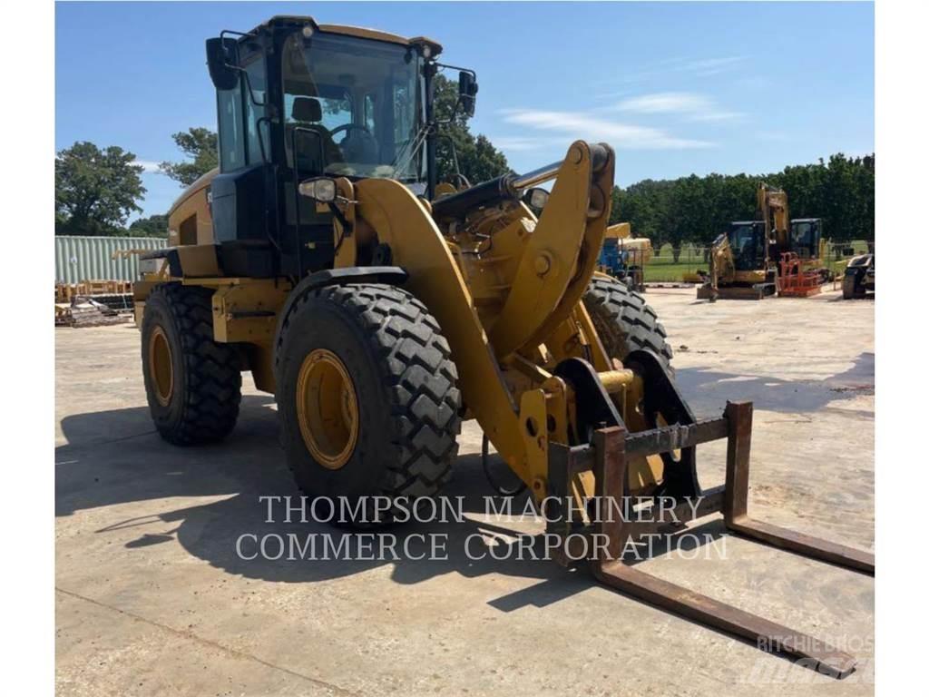 CAT 930M لوادر بعجل