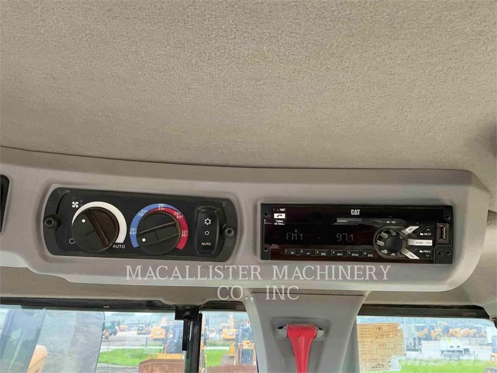 CAT 930M لوادر بعجل