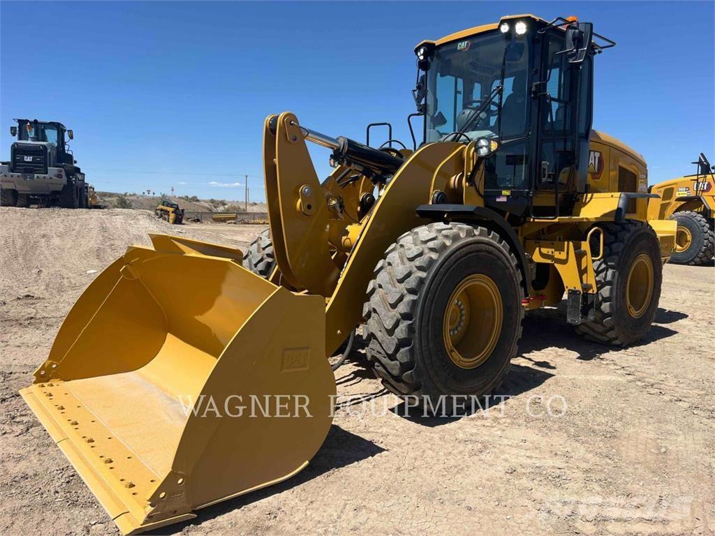 CAT 930M لوادر بعجل