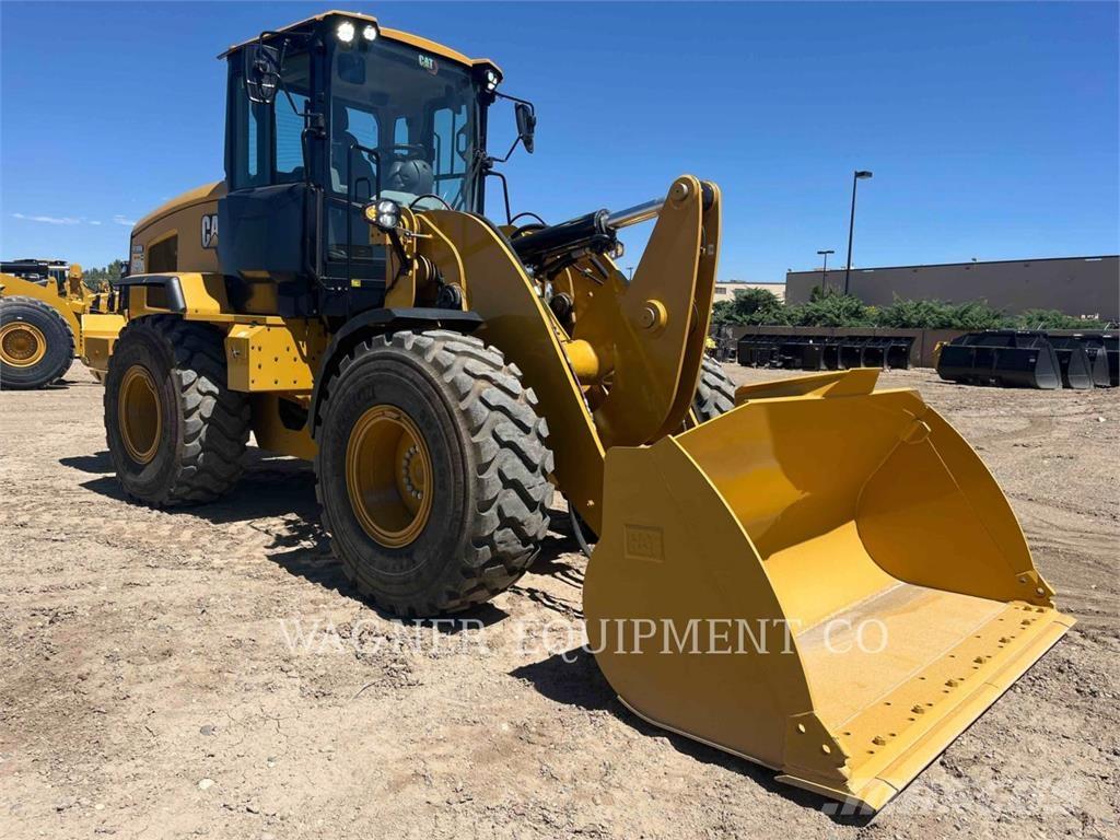 CAT 930M لوادر بعجل