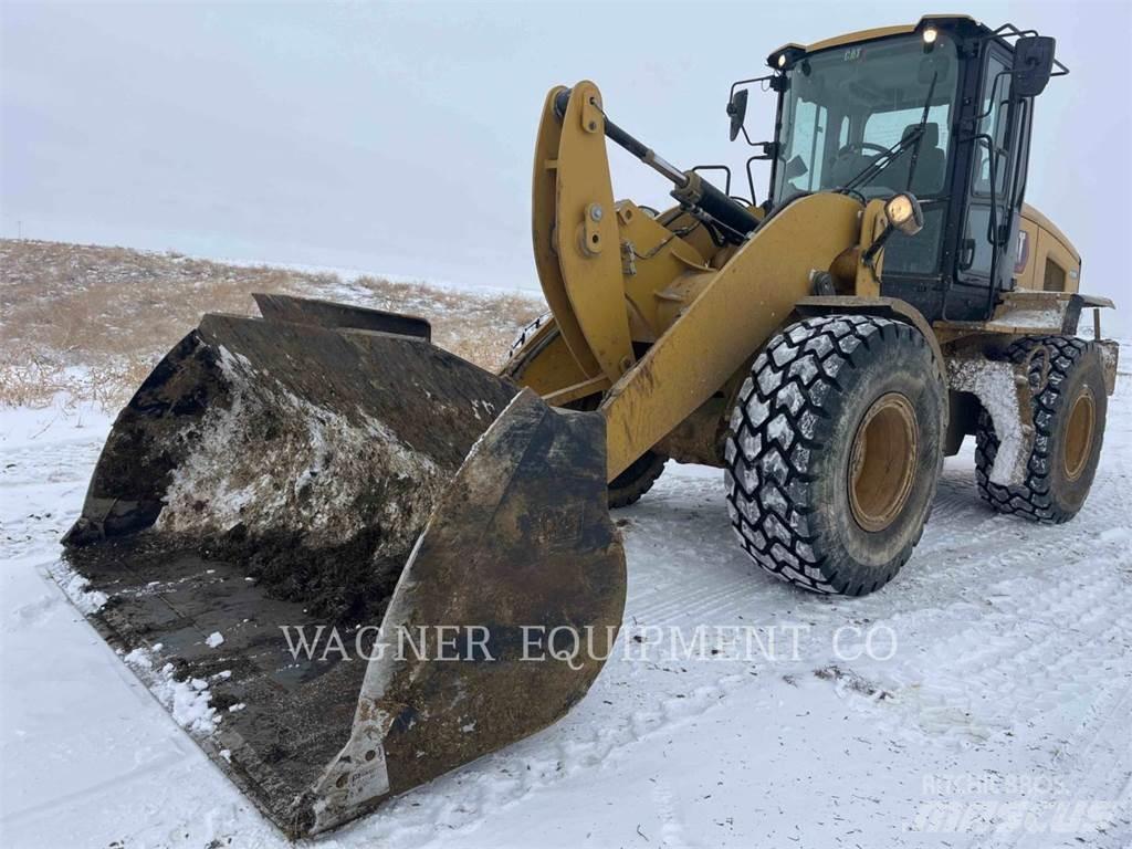 CAT 930M لوادر بعجل