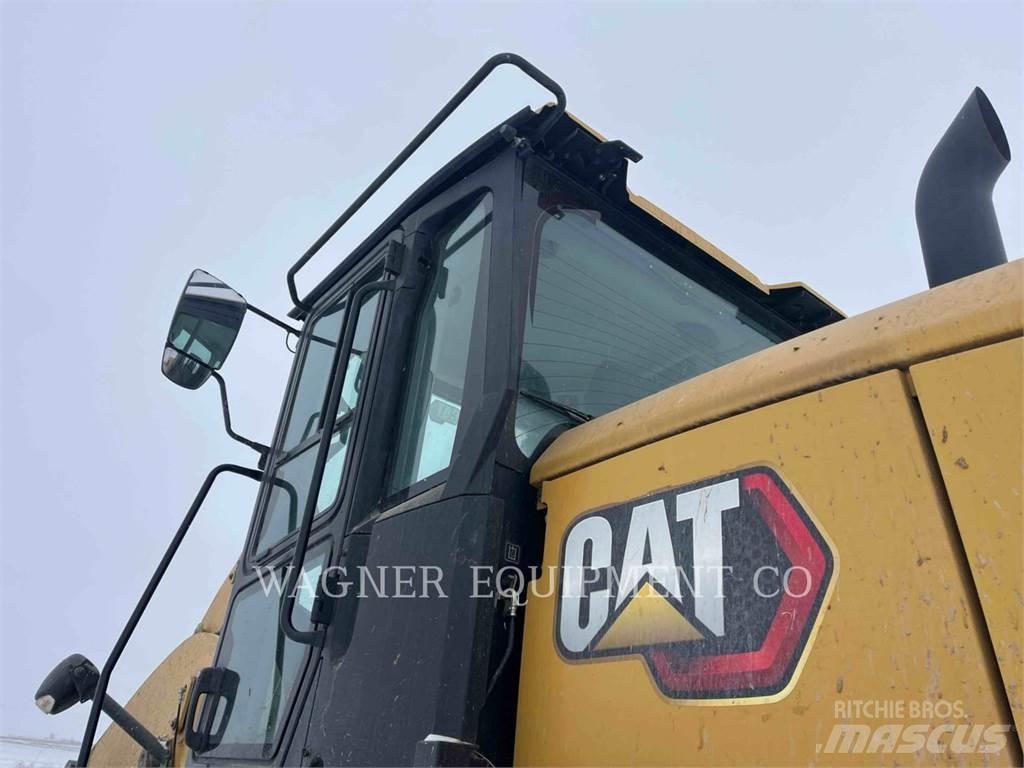 CAT 930M لوادر بعجل