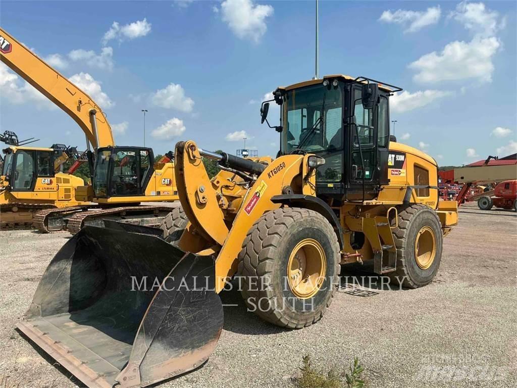 CAT 930M لوادر بعجل